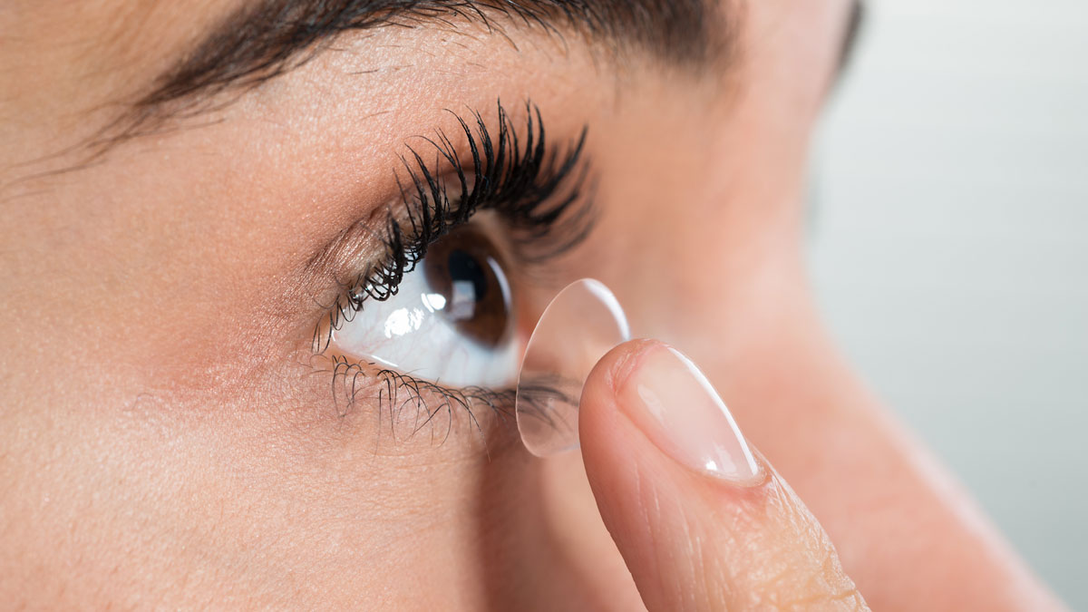 Com posar les lents de contacte? ¿Cómo poner las lentes de contacto?